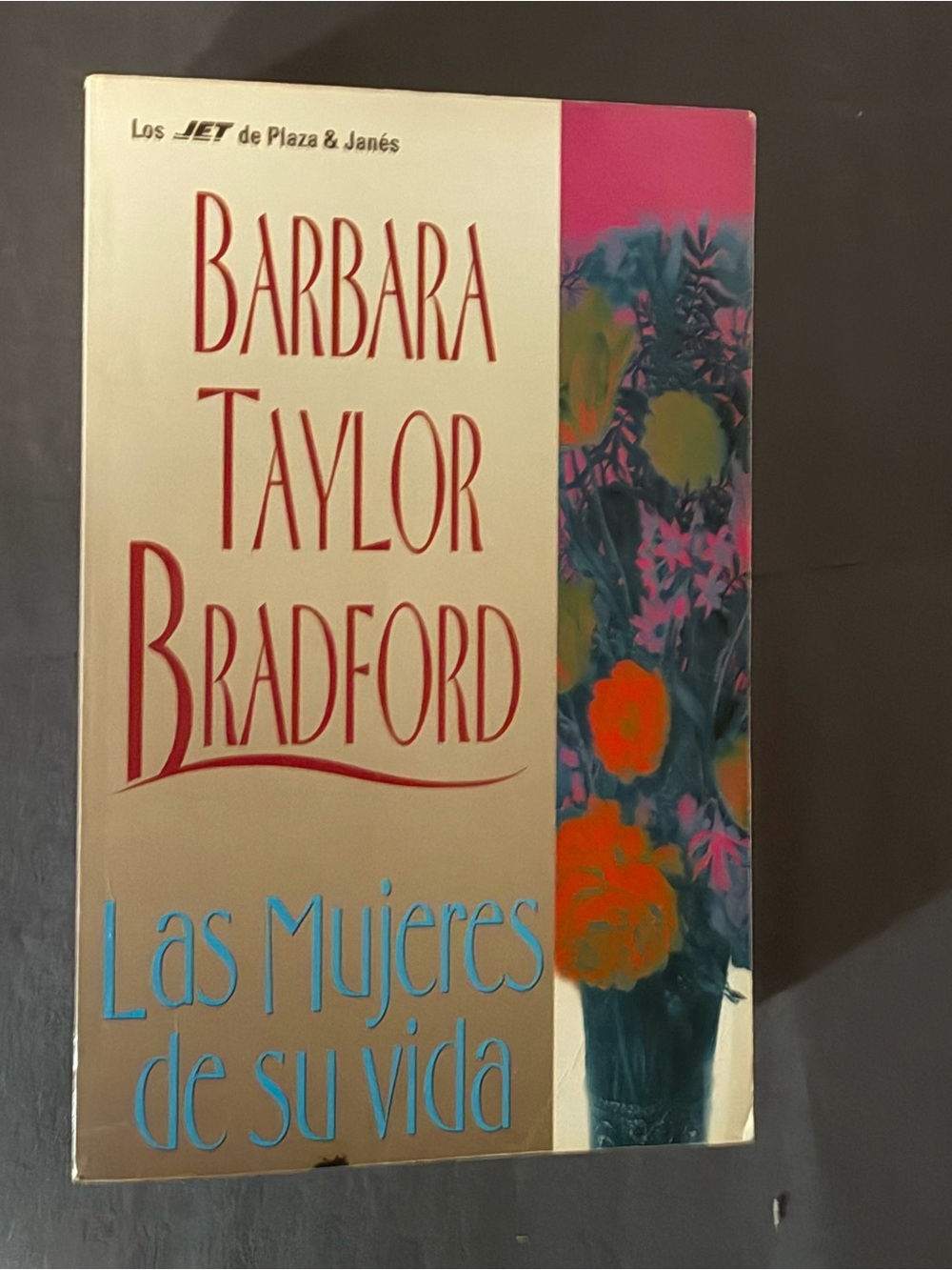 Las Mujeres de su Vida Paperback Book -